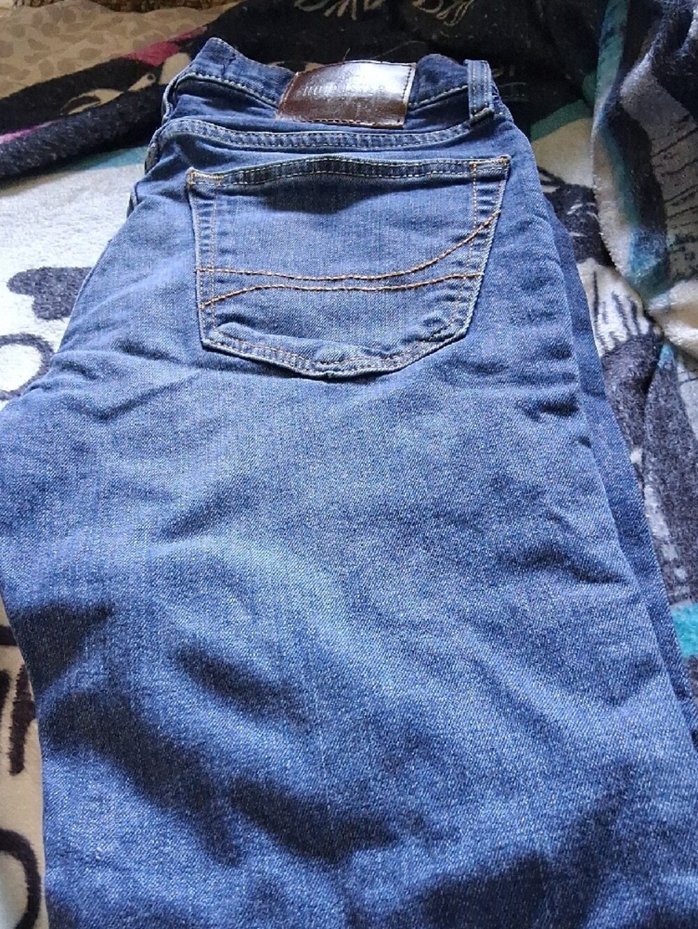 Hollister Women's Medium Blue Slim Jeans with Brown Patch - Picture 3 of 4